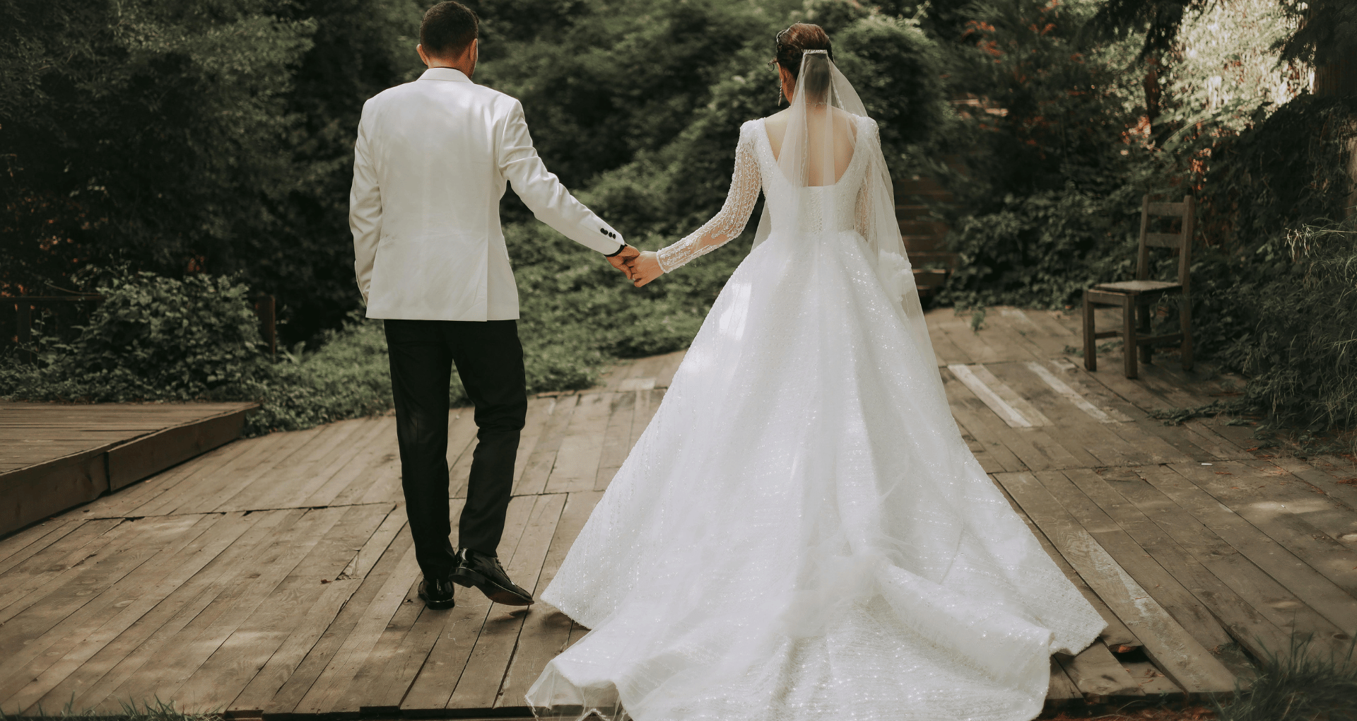 What to Wear for Your Pre-Wedding Shoot (2025 Guide)